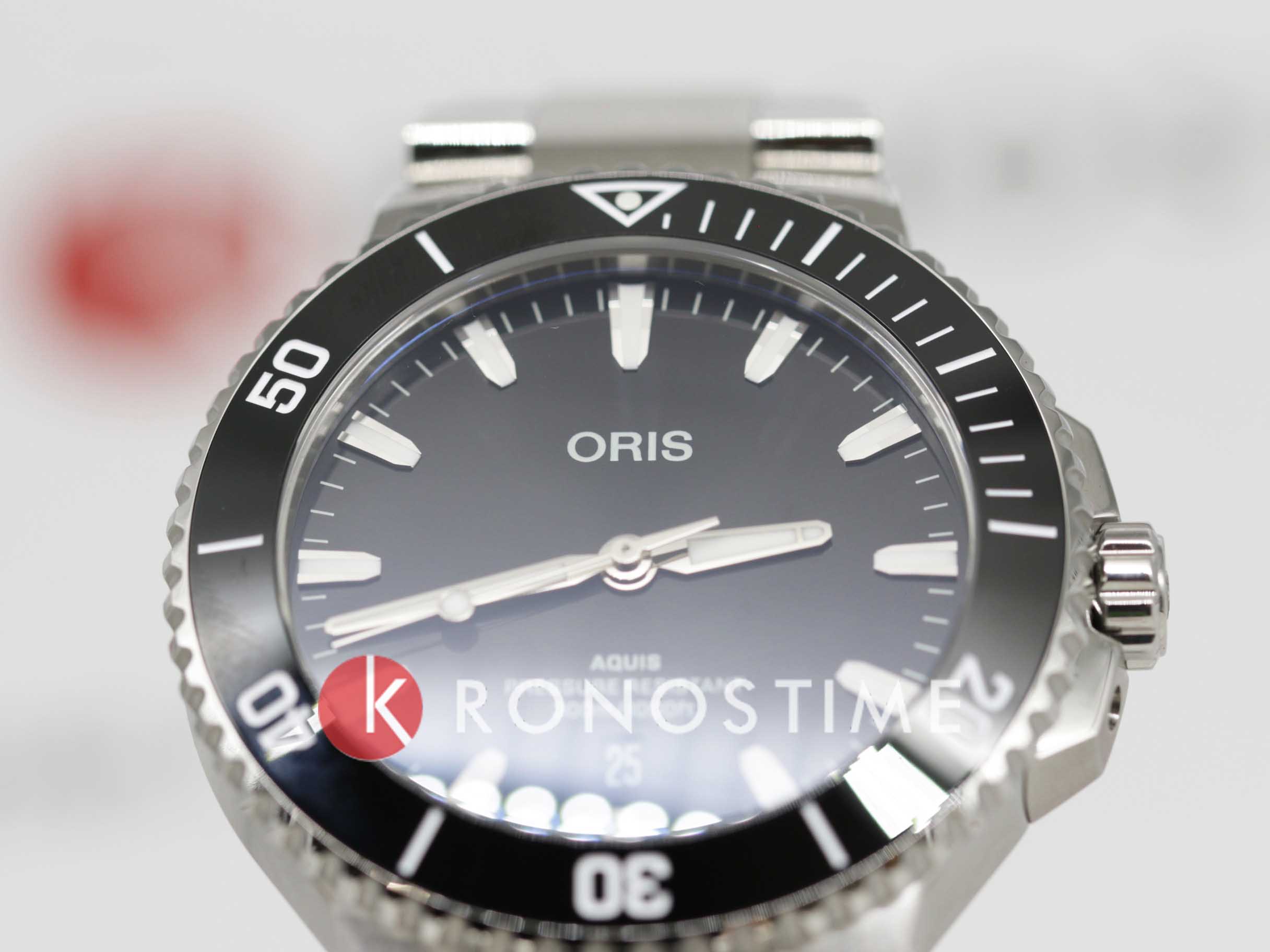 Oris Oris Aquis Date 01 733 7789 4154-07 8 23 04PEB , наручные мужские часы фото под углом
