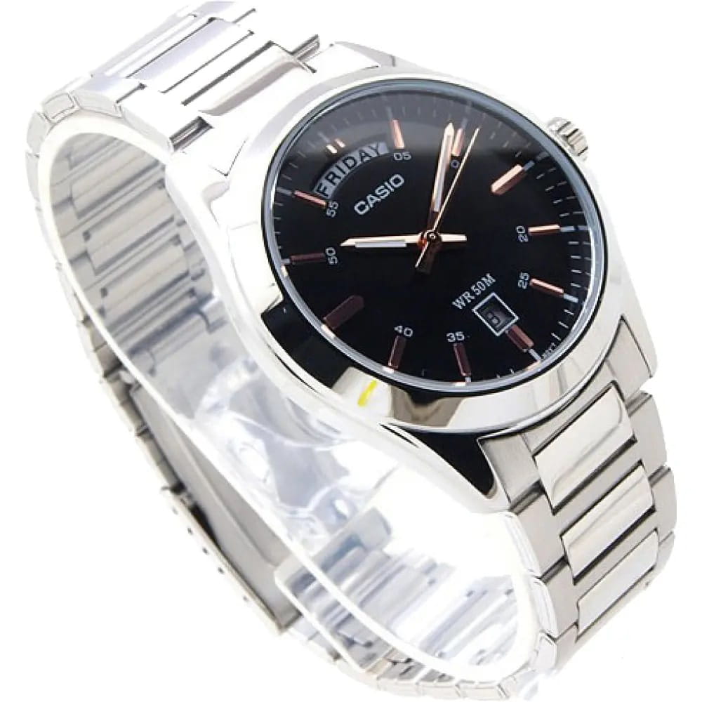 Casio Casio Collection MTP-1370D-1A2VDF (MTP-1370D-1A2) кварцевые мужские часы часы крупный план черный циферблата