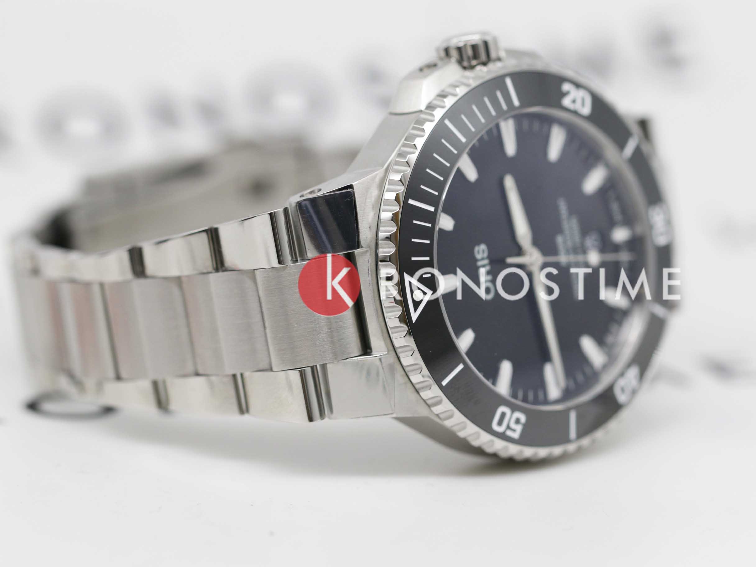 Оригинальные часы Oris Oris Aquis Date 01 733 7789 4154-07 8 23 04PEB механические калибр механизма 733 общий вид