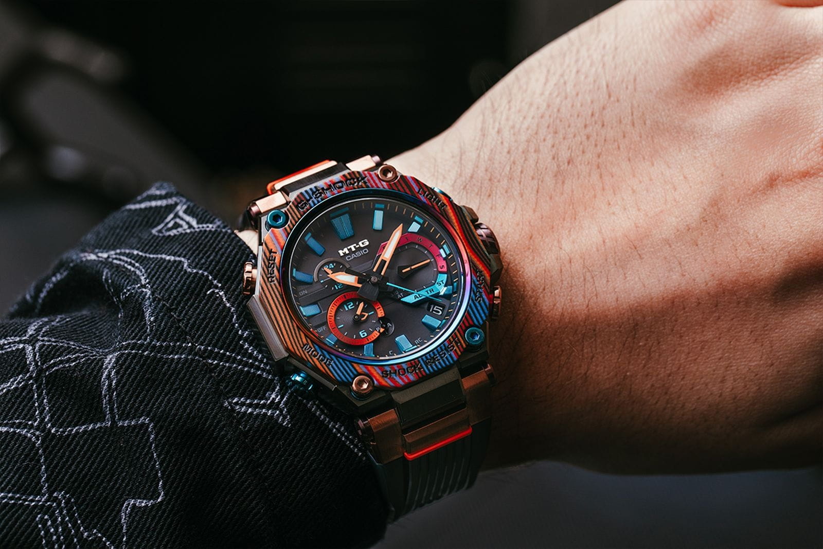 Casio Casio G-Shock Premium MTG-B2000XMG-1A Rainbow Mountain MTG, наручные мужские часы фото под углом
