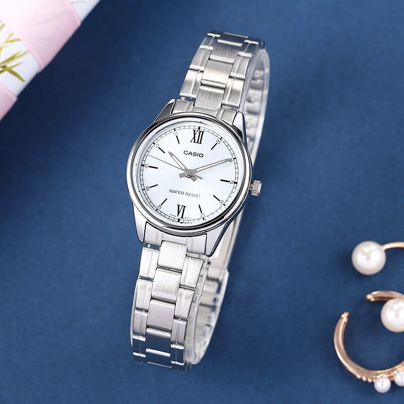Casio Casio Collection LTP-V006D-7B2 кварцевые женские часы часы крупный план белый циферблата