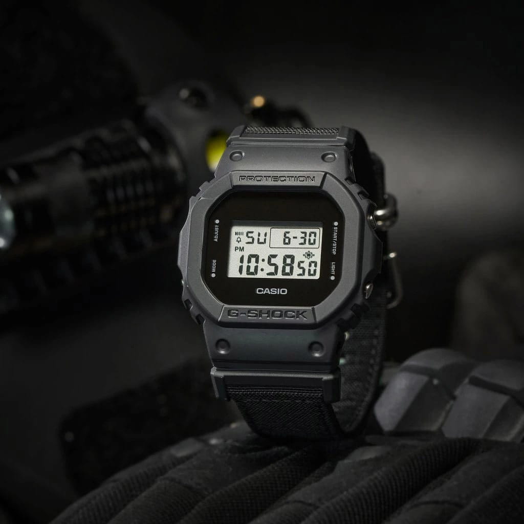 Casio Casio G-Shock DW-5600BCE-1DR (DW-5600BCE-1) мужские часы черный циферблат на запястье