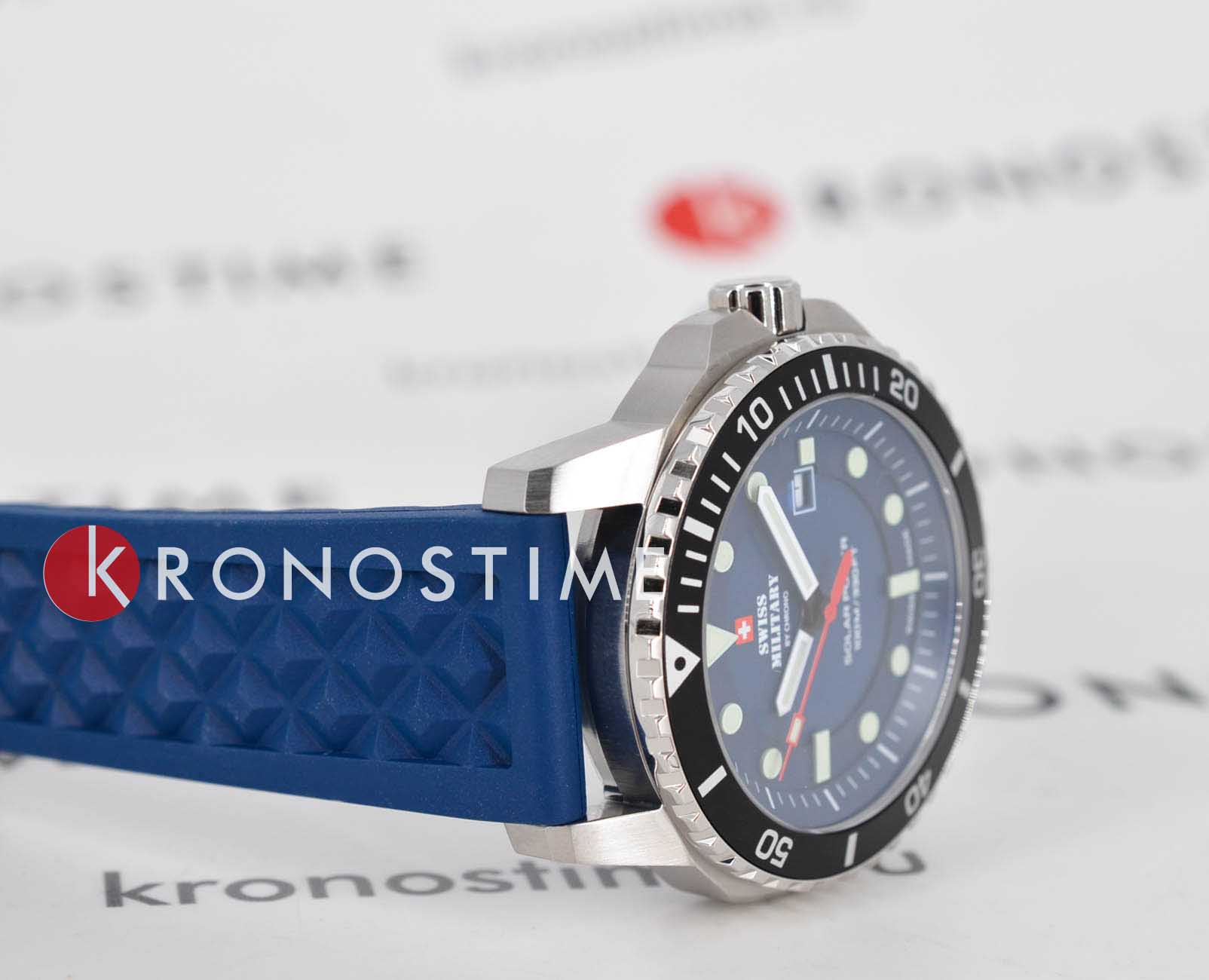 Swiss Military by Chrono Swiss Military by Chrono Solar Power SMS34102.04,  швейцария мужские часы на браслете силикон боковой вид