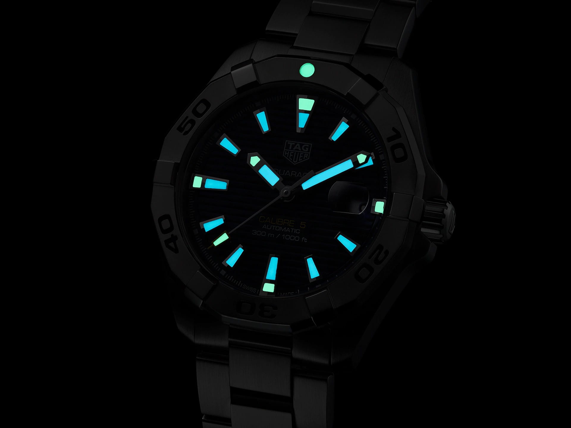 TAG Heuer TAG Heuer Aquaracer Professional 300 WBD2112.BA0928 механические мужские часы часы крупный план синий циферблата