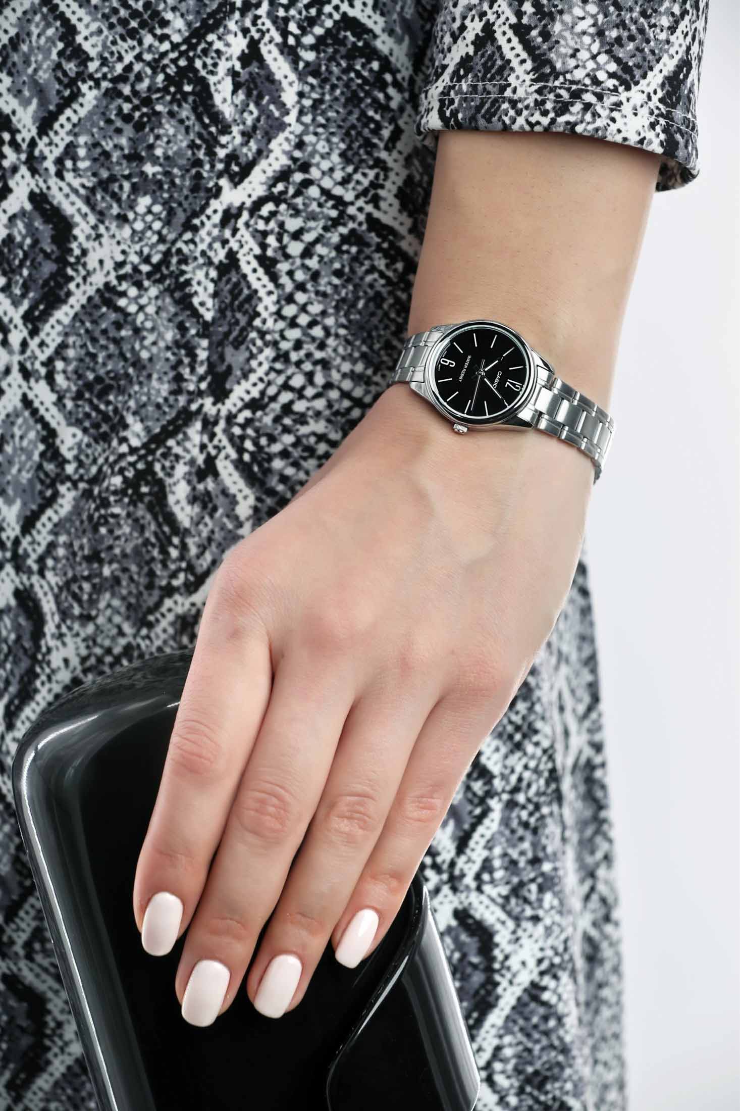 Casio Casio LTP-V005D-1B , наручные женские часы фото под углом