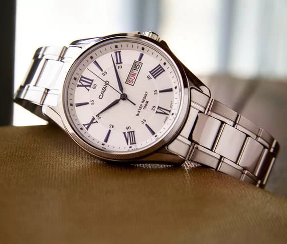 Casio MTP-1384D-7A2 мужские часы застежка крупным планом