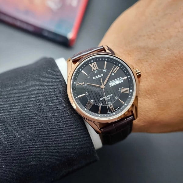 Casio Casio Collection MTP-1384L-1AVDF (MTP-1384L-1A) , наручные мужские часы фото под углом