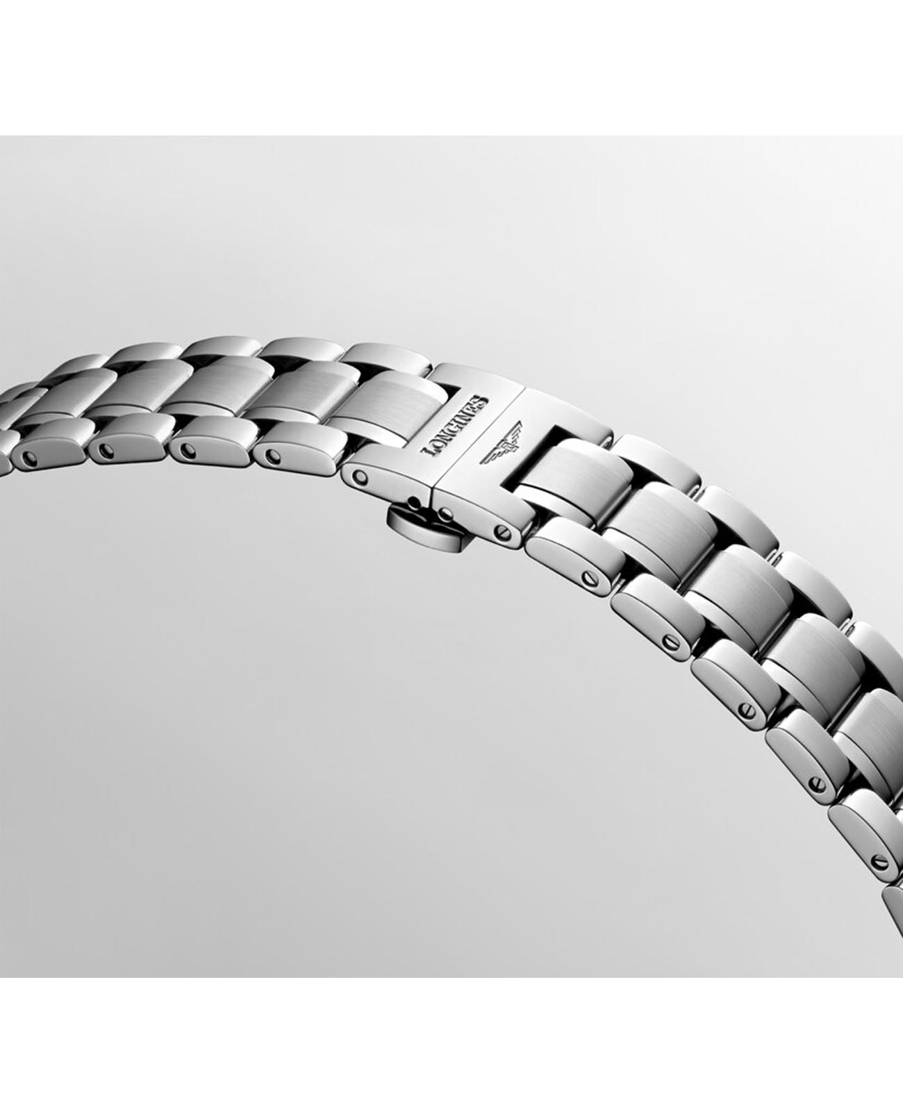 Longines L23574996 женские часы застежка крупным планом