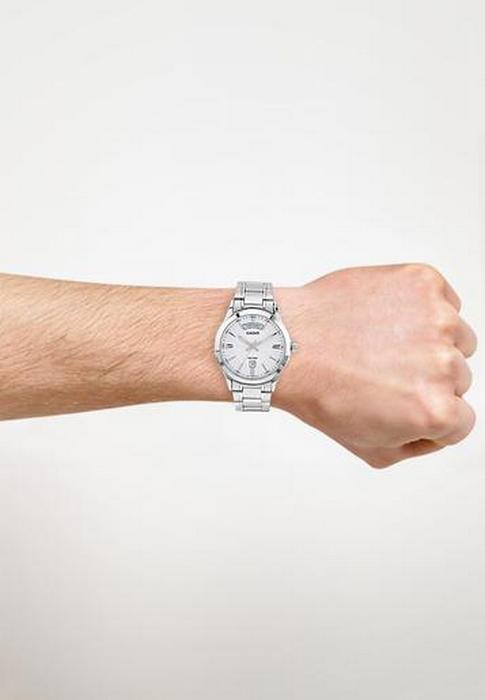 Casio Casio Collection MTP-1381D-7AVDF (MTP-1381D-7A) , наручные мужские часы фото под углом