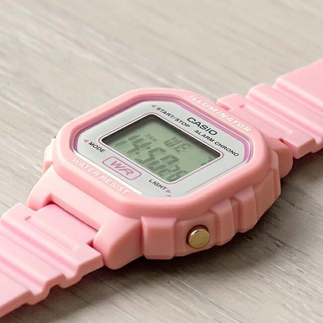 Casio Casio Collection LA-20WH-4A1DF (LA-20WH-4A1) кварцевые часы с аксессуарами женские часы модель LA-20WH-4A1