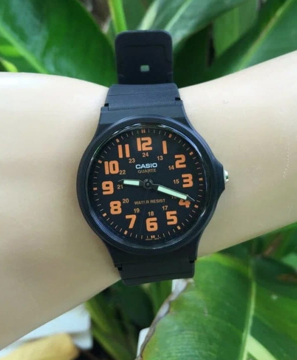 Casio Casio Collection MQ-71-4BDF (MQ-71-4B) , наручные мужские часы фото под углом