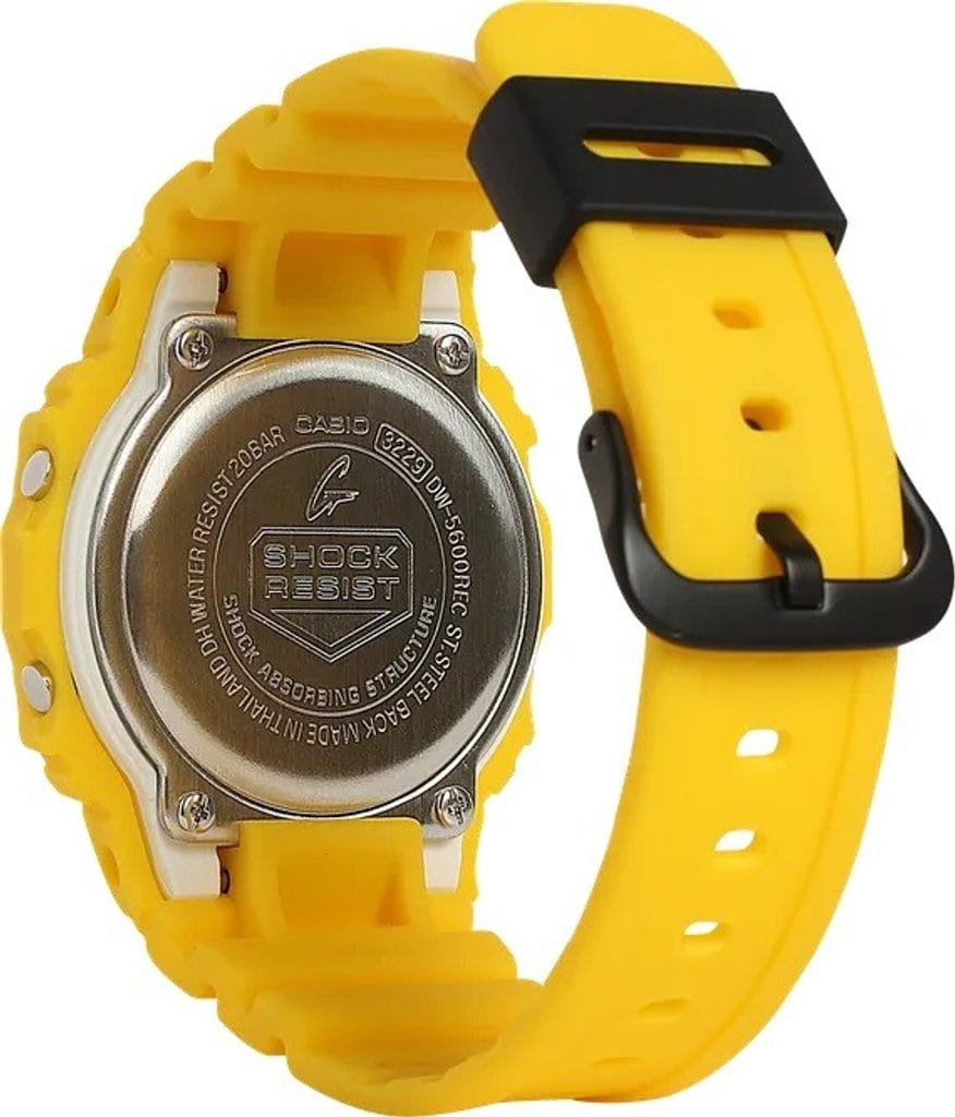 Casio Casio G-Shock DWE-5600R-9 электронные мужские часы часы крупный план черный циферблата