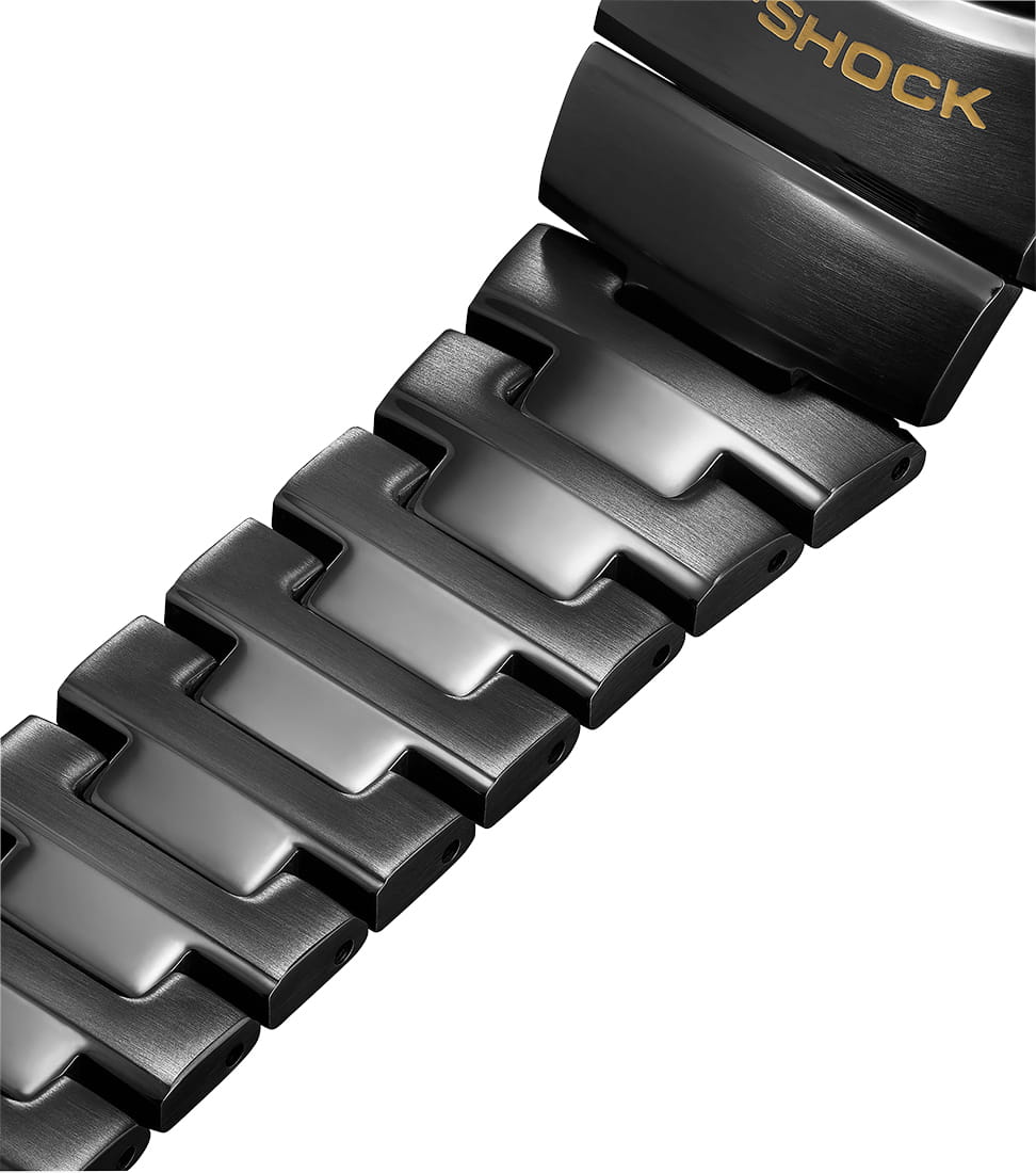 Casio AWM-500GC-1AJR мужские часы застежка крупным планом