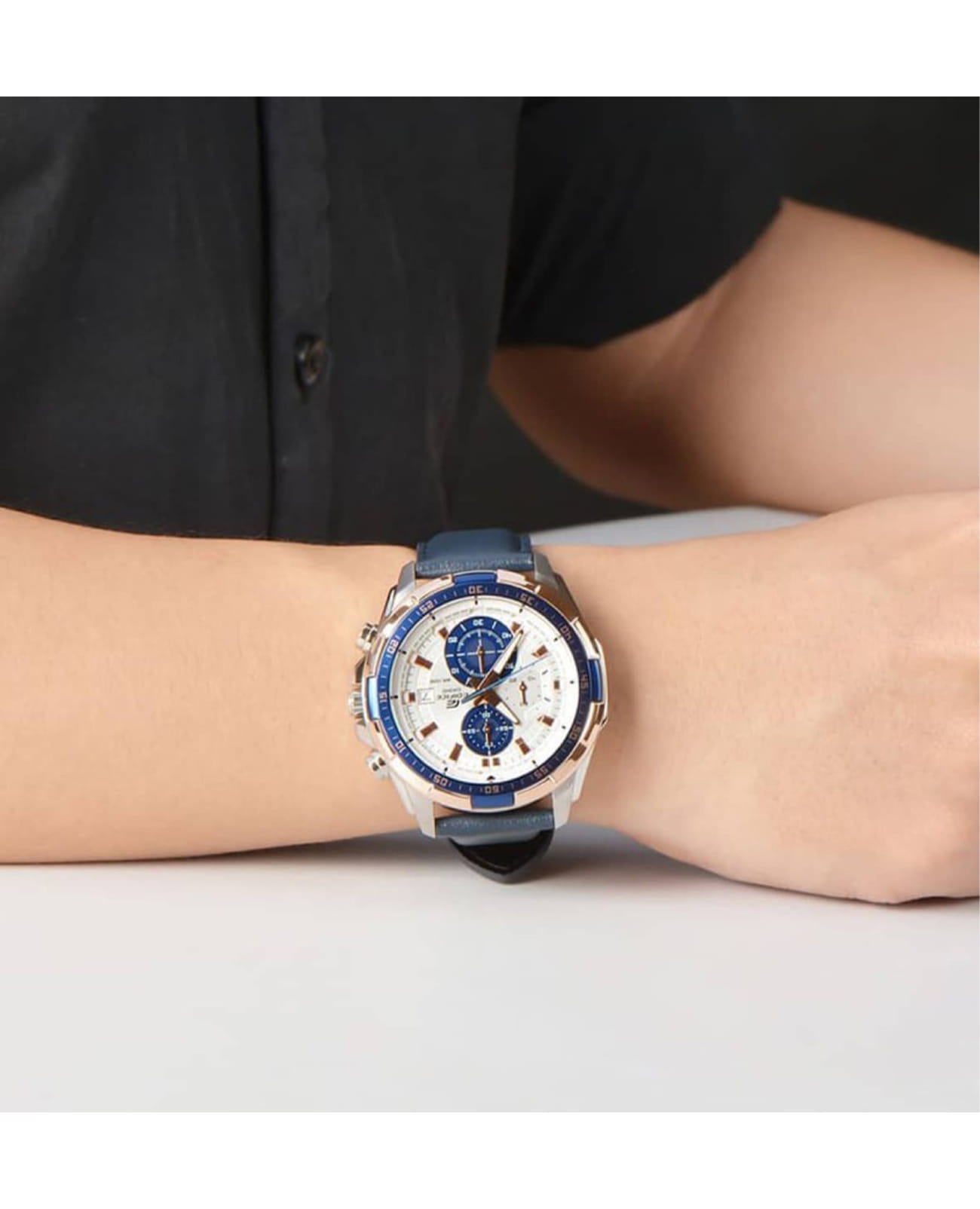 Casio EFR-539L-7C мужские часы застежка крупным планом