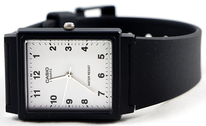 Casio MQ-27-7B мужские часы застежка крупным планом